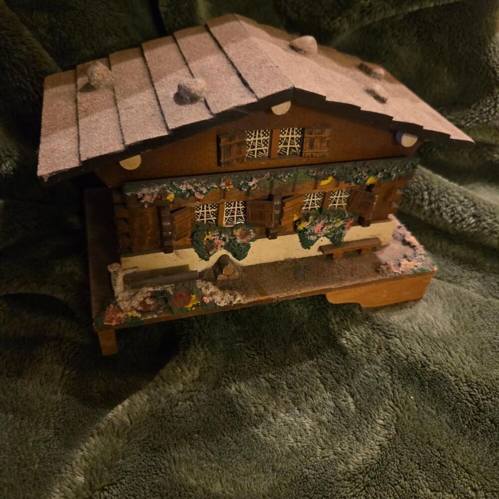**VTG Swiss Chalet Jewelry Box  Hand-Painted Wood jewelry/trinket decor